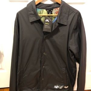 NIKE SB WINDBREAKER